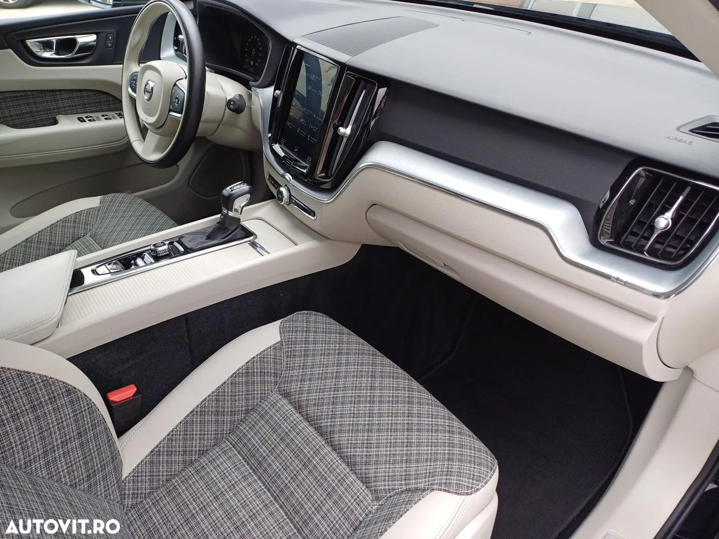 Volvo XC 60 D4 AWD Geartronic Momentum - 22