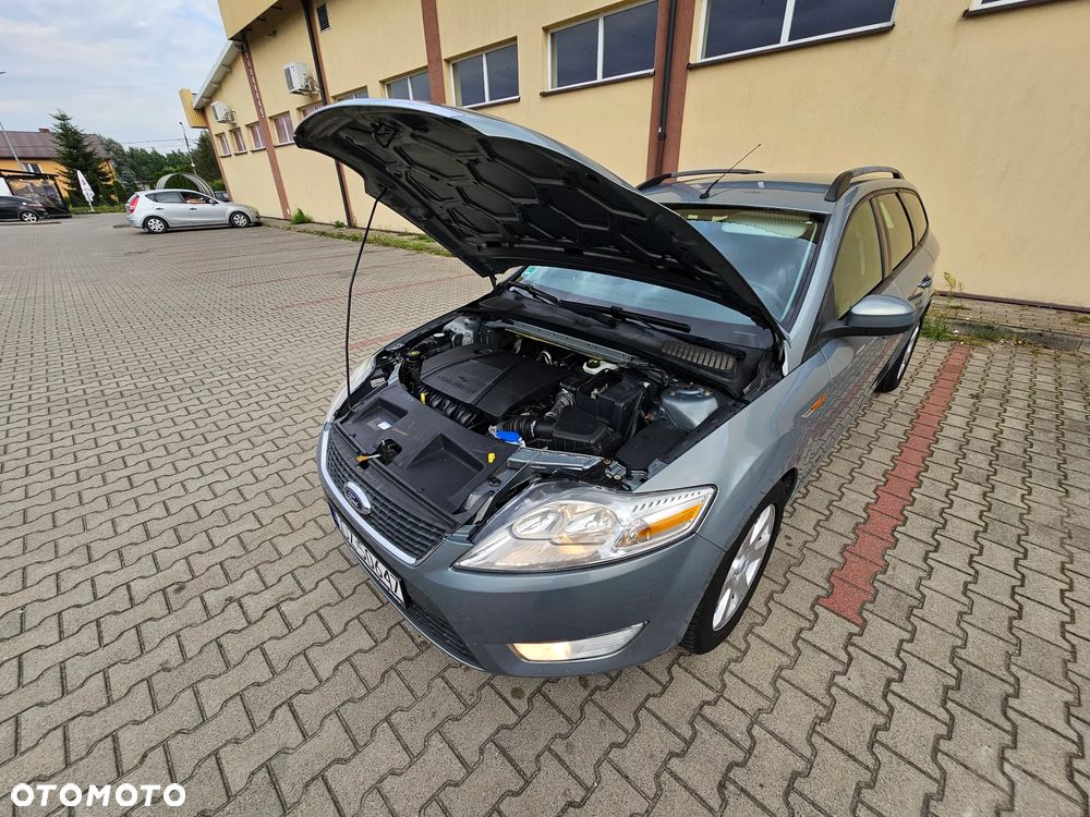 Ford Mondeo 2.0 Ambiente - 11