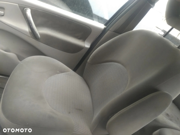 Citroen Xsara Picasso komplet foteli