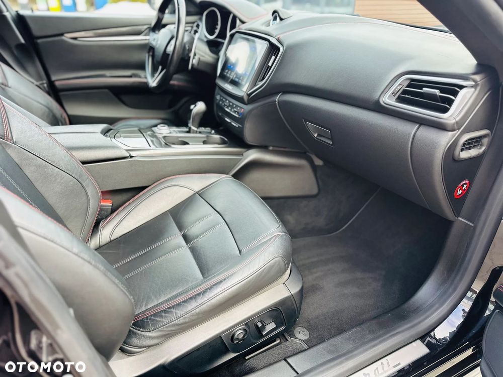Maserati Ghibli GranSport - 15