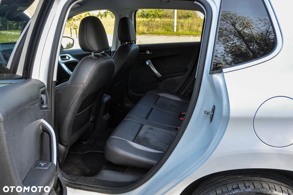 Peugeot 2008 - 8