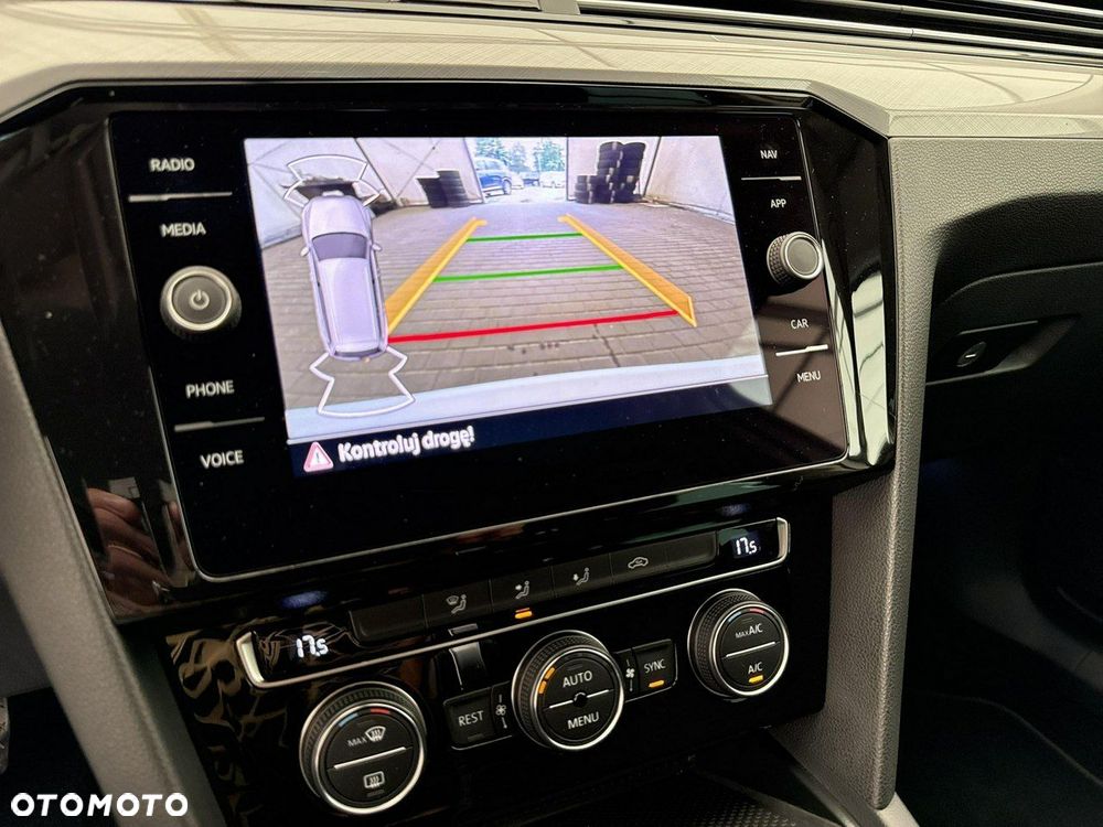 Volkswagen Passat - 28