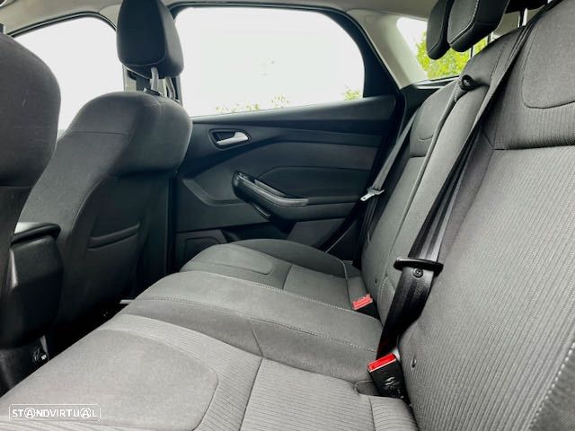 Ford Focus 1.0 EcoBoost S&S Titanium - 34