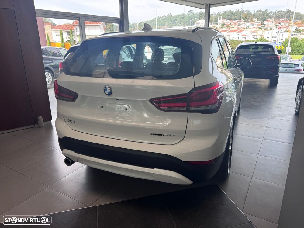 BMW X1 25 e xDrive Corporate Edition - 8