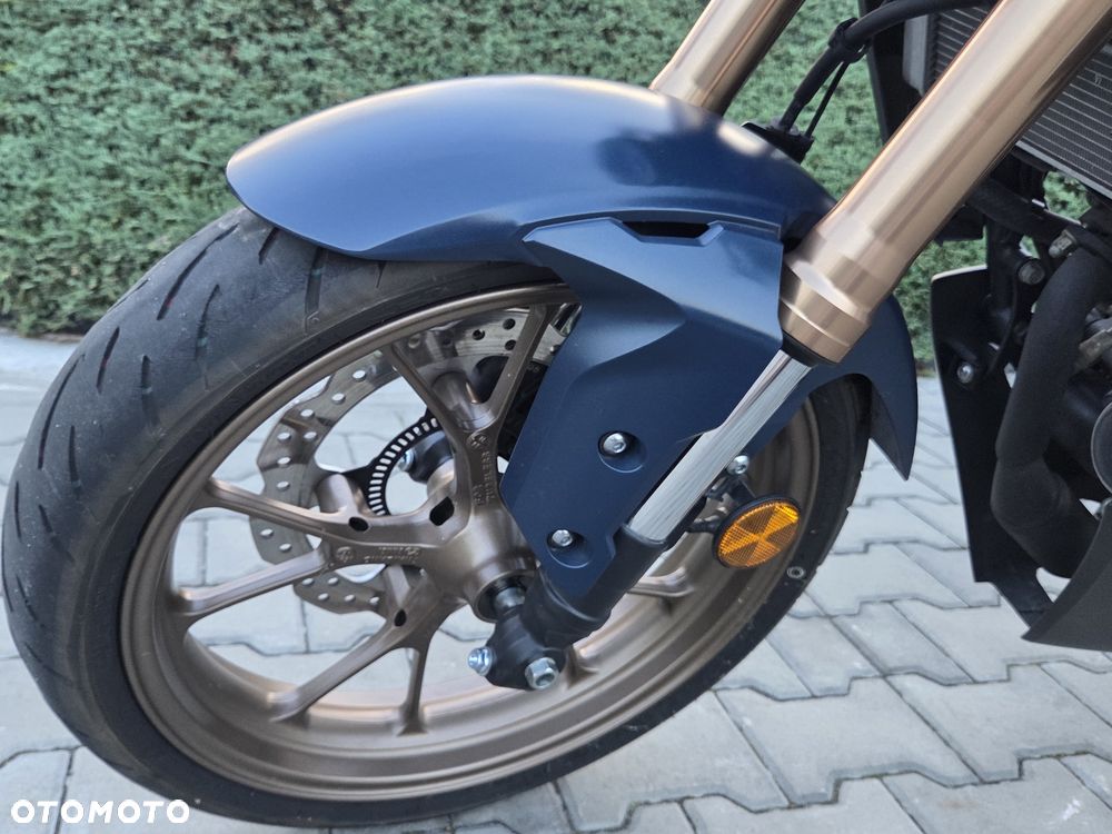 Honda CB - 32