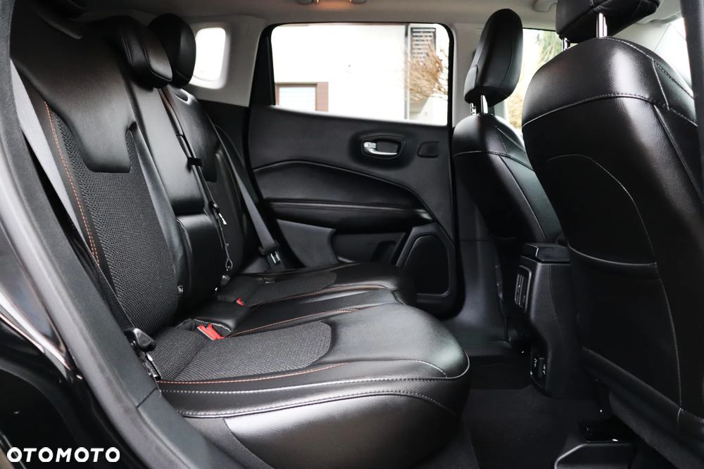Jeep Compass - 25