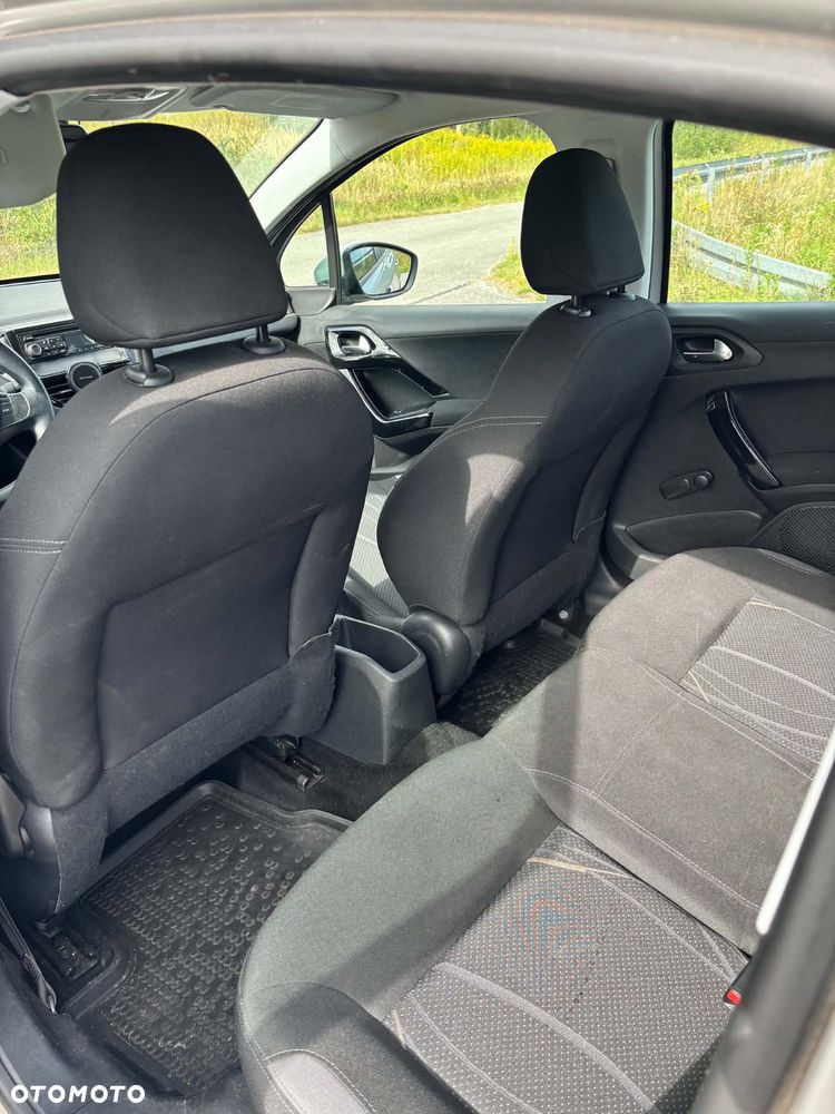 Peugeot 208 1.2 PureTech Allure - 17