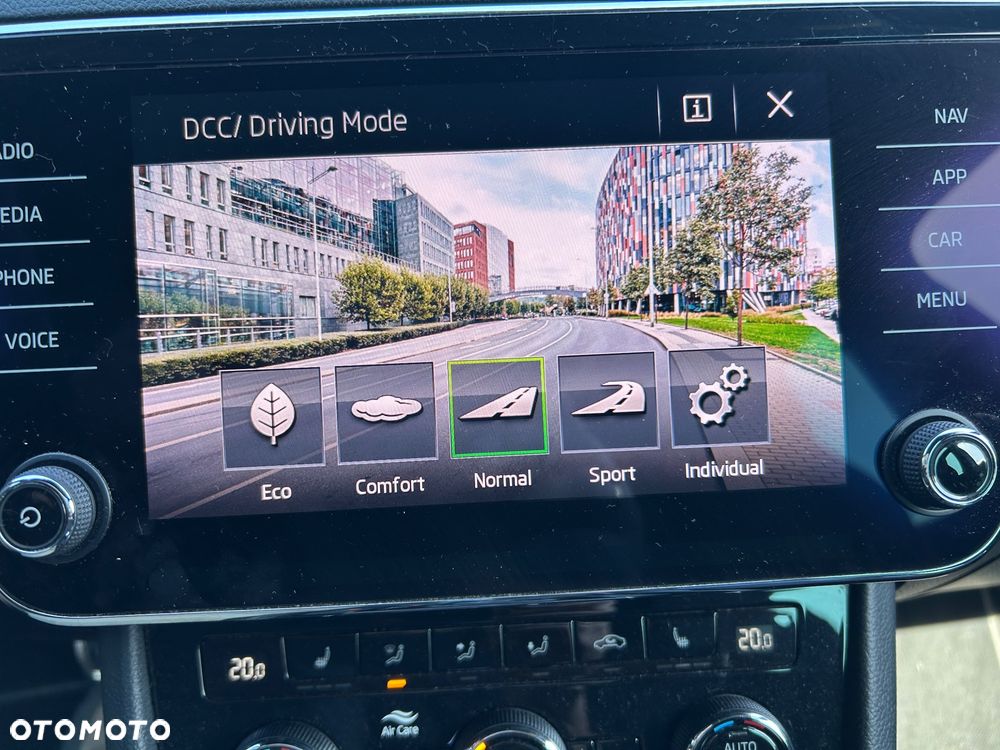 Skoda Superb 2.0 TDI DSG Sportline - 25