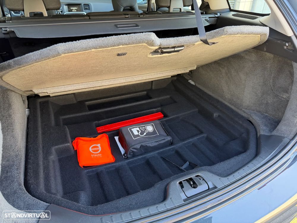 Volvo V60 2.0 D4 Momentum Eco - 39