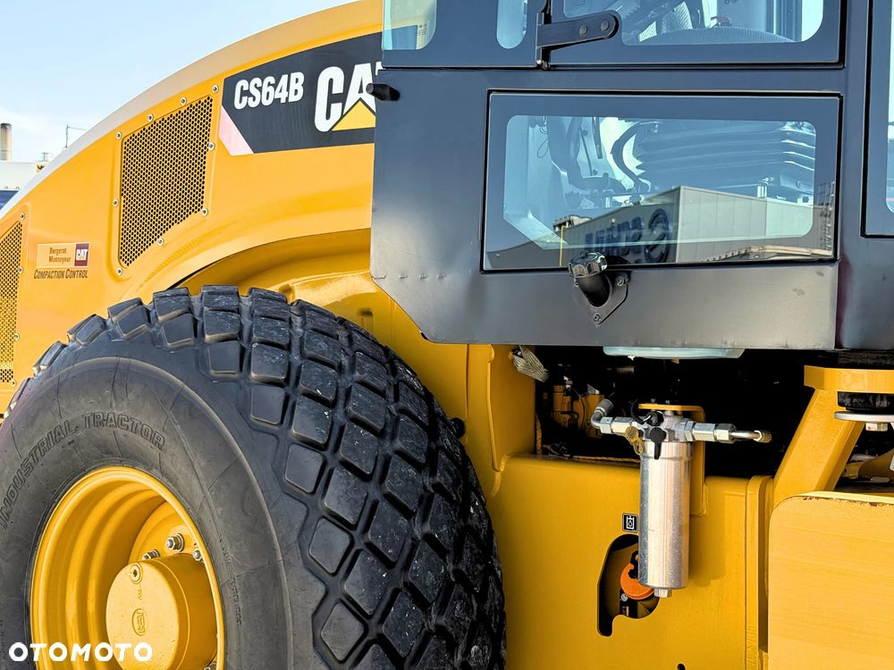 Caterpillar WALEC WIBRACYJNY / CS64B / KLIMATYZACJA / CAT - 20