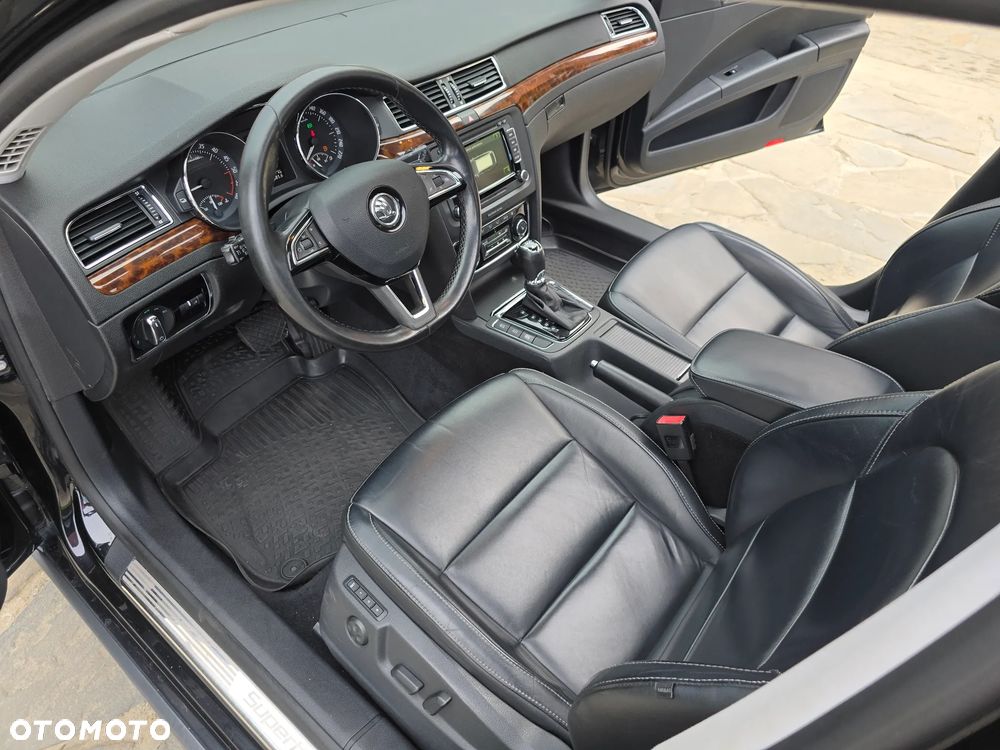 Skoda Superb 2.0 TDI 4x4 Platinum Outdoor DSG - 26