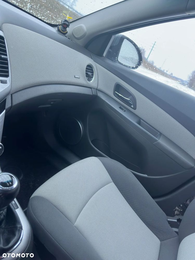 Chevrolet Cruze - 12