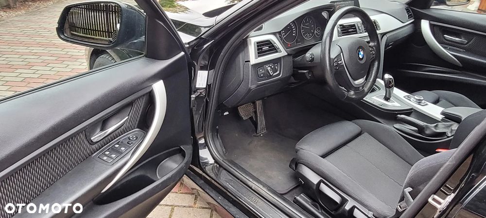 BMW Seria 3 320d Touring - 16