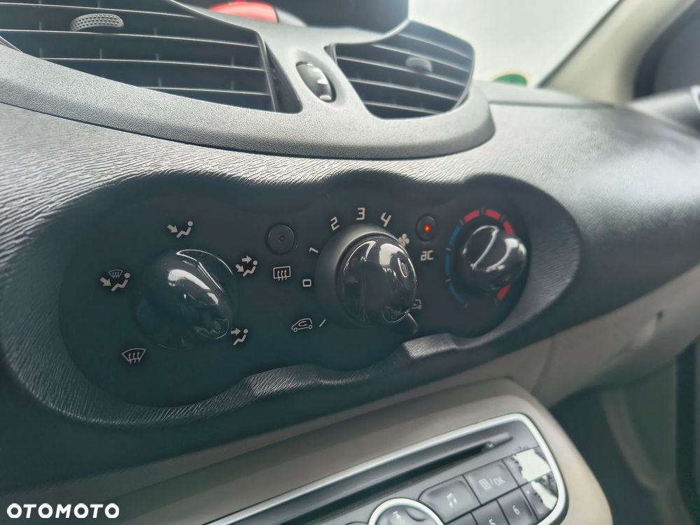 Renault Twingo 1.2 16V Night & Day - 22