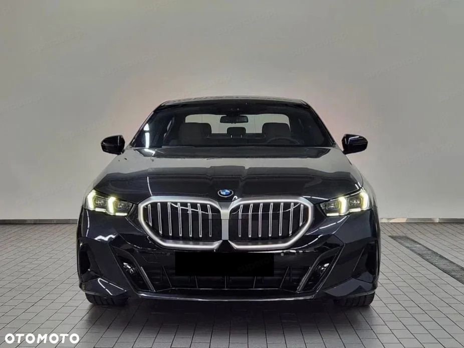 BMW Seria 5 520i mHEV M Sport - 6