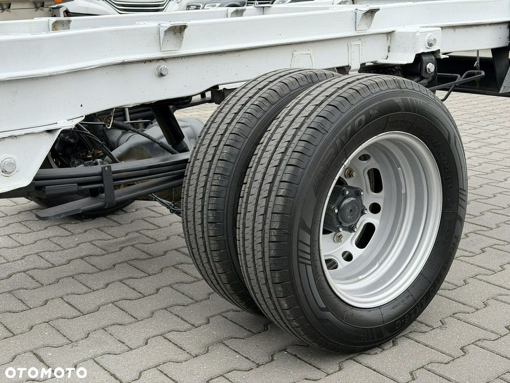Mercedes-Benz Sprinter - 11