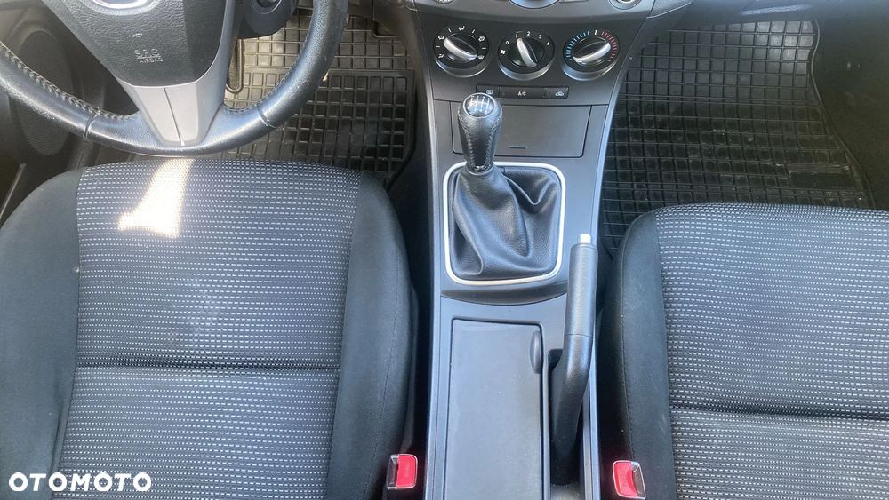 Mazda 3 1.6 CD Exclusive + - 6
