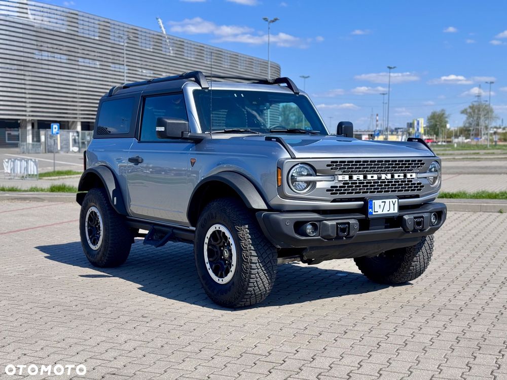 Ford Bronco - 1