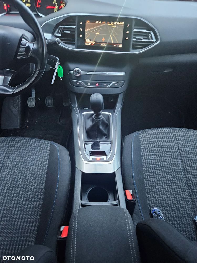 Peugeot 308 1.2 PureTech Allure S&S - 11