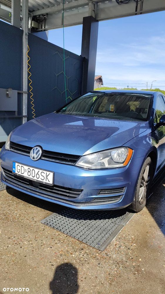 Volkswagen Golf - 1