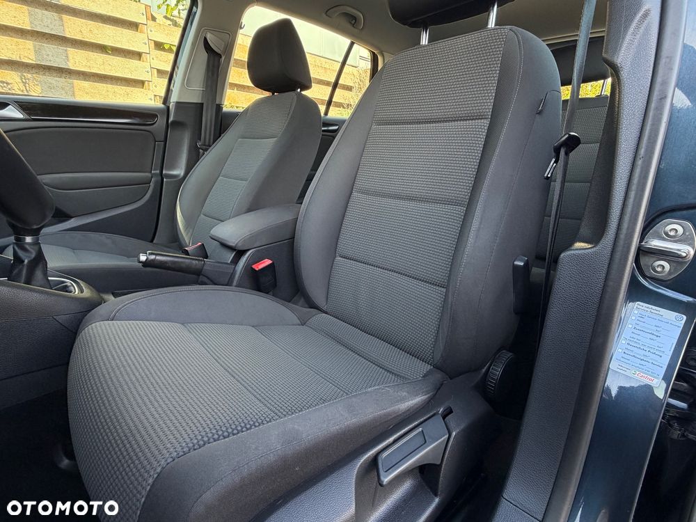 Volkswagen Golf - 23