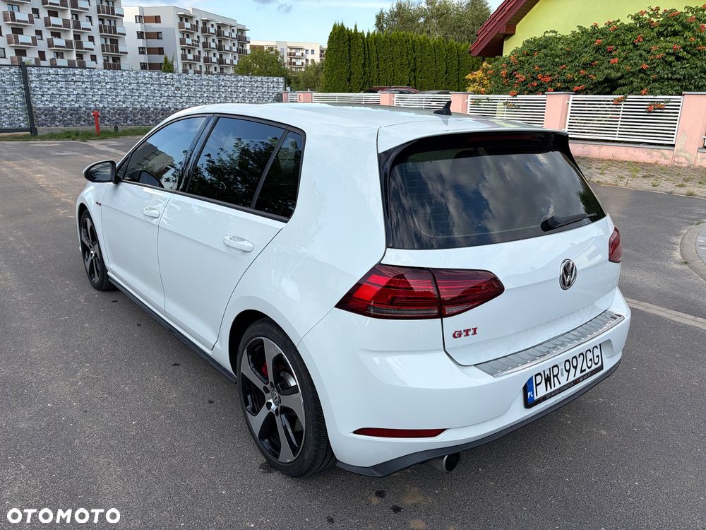 Volkswagen Golf - 4