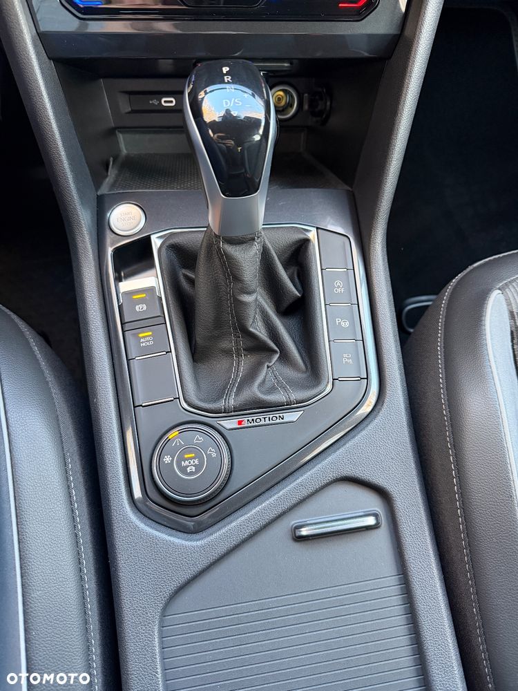 Volkswagen Tiguan 2.0 TDI SCR 4MotION DSG R-Line - 25