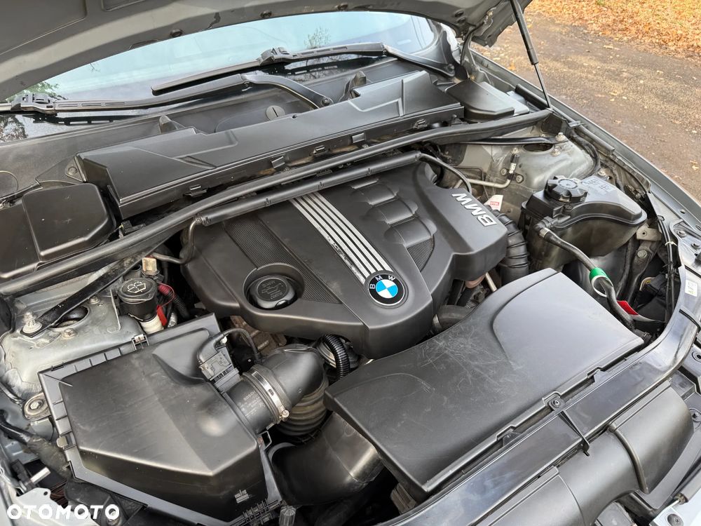 BMW Seria 3 320d xDrive - 33