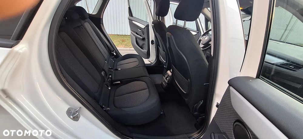 BMW Seria 2 218d - 35