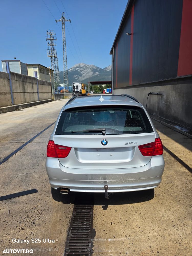 BMW Seria 3 318d DPF Touring Aut. Edition Exclusive - 3