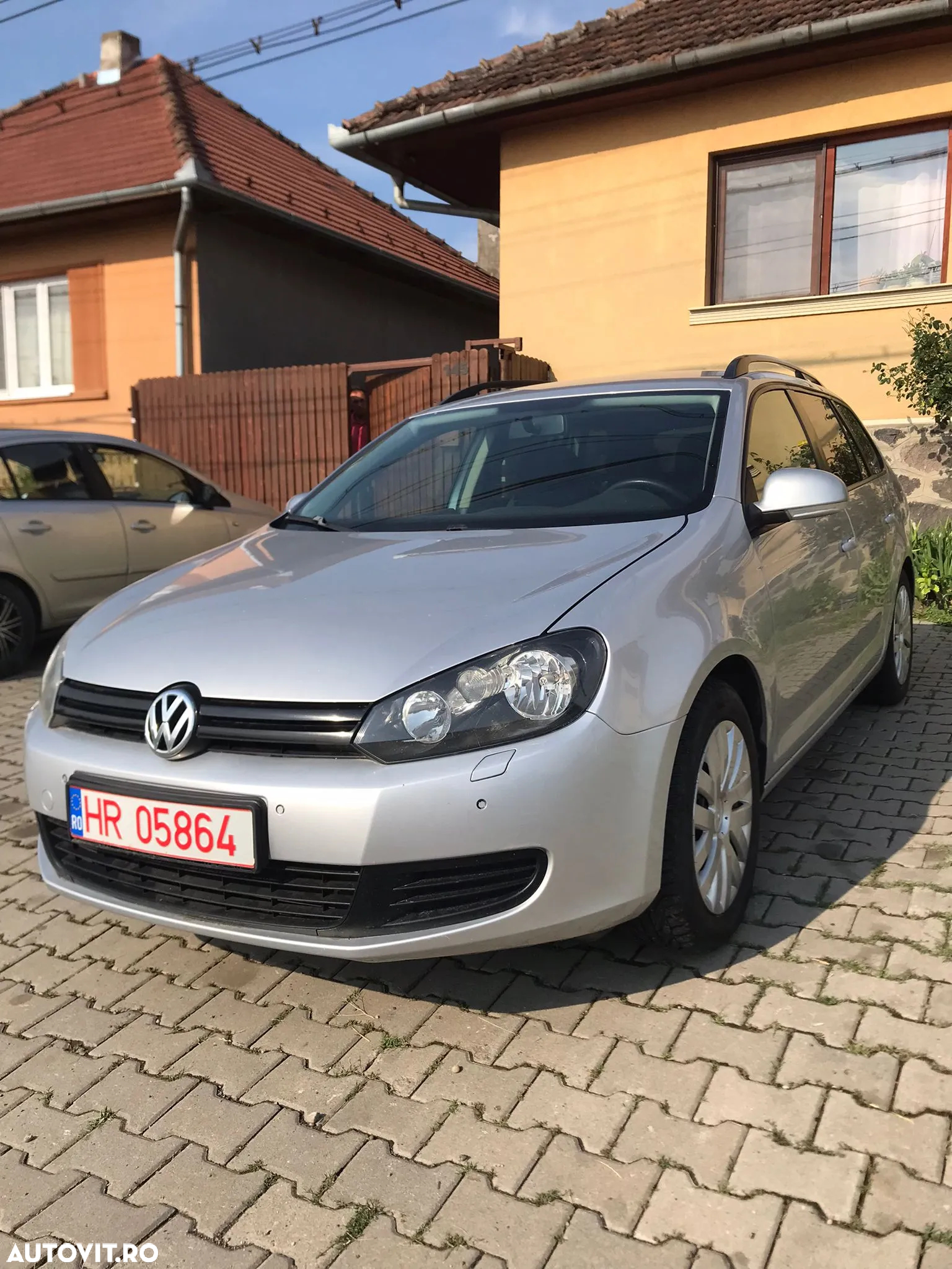 Volkswagen Golf 1.6 TDI DPF Highline - 4