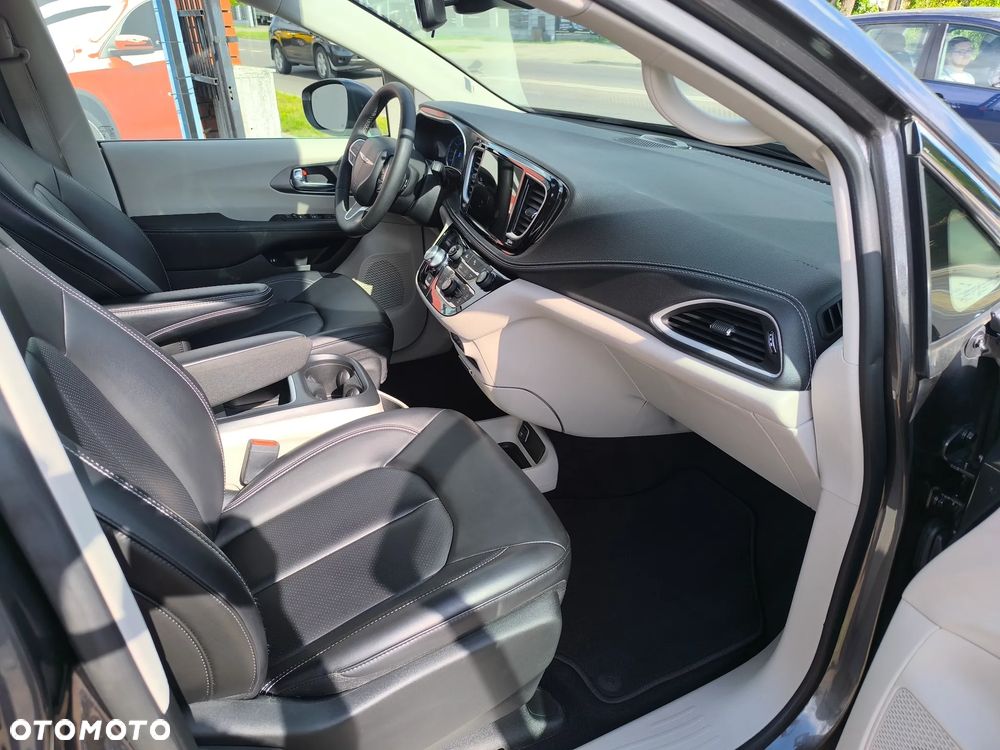Chrysler Pacifica - 23