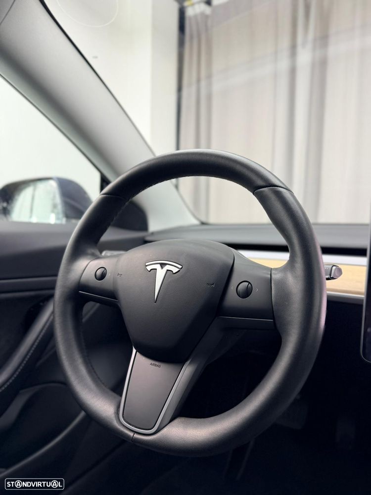 Tesla Model 3 Long-Range Dual Motor AWD - 17