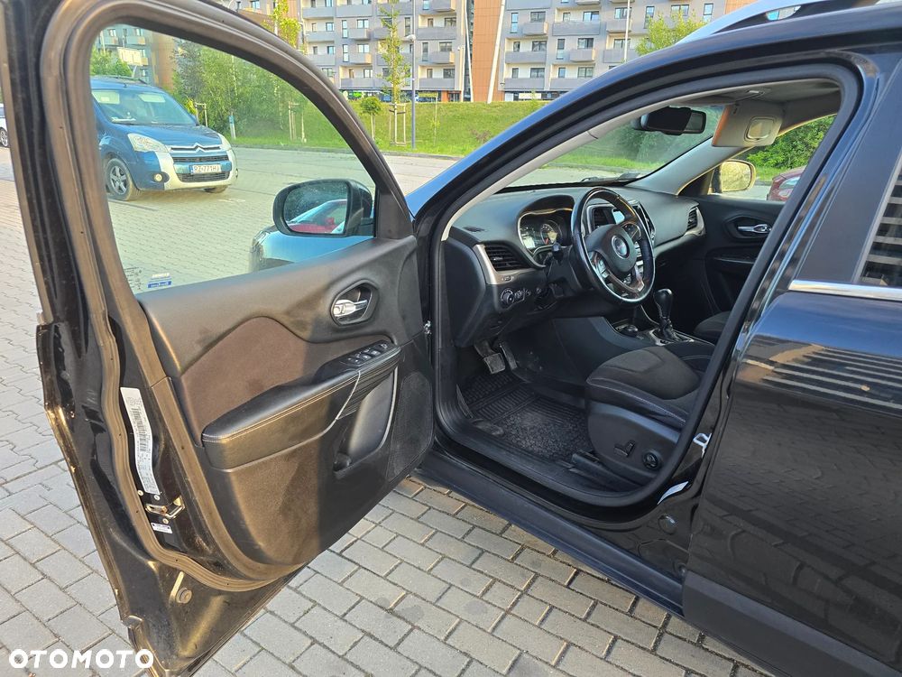 Jeep Cherokee - 22