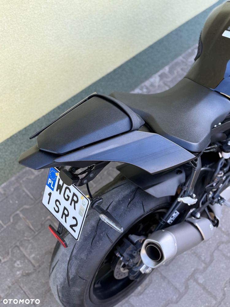Yamaha R1 - 13