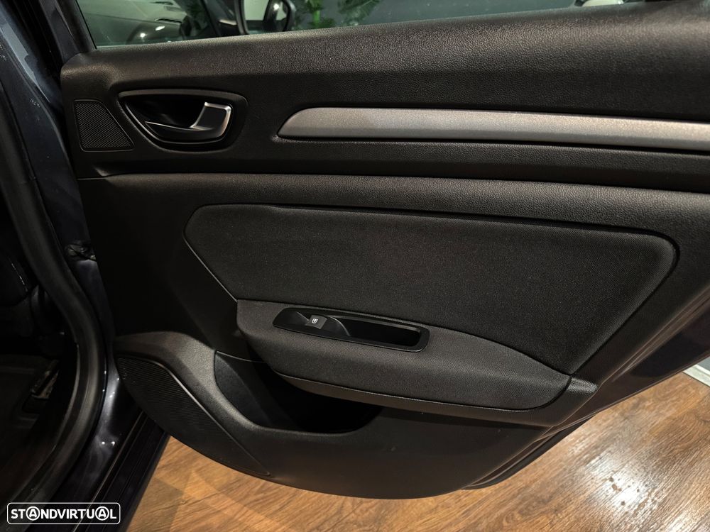 Renault Mégane Sport Tourer 1.6 E-Tech Plug-In Intens - 48