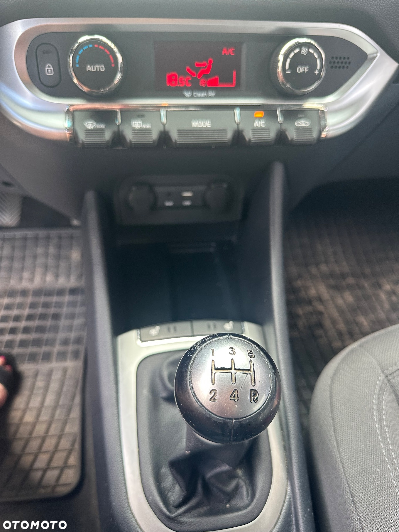 Kia Rio - 8
