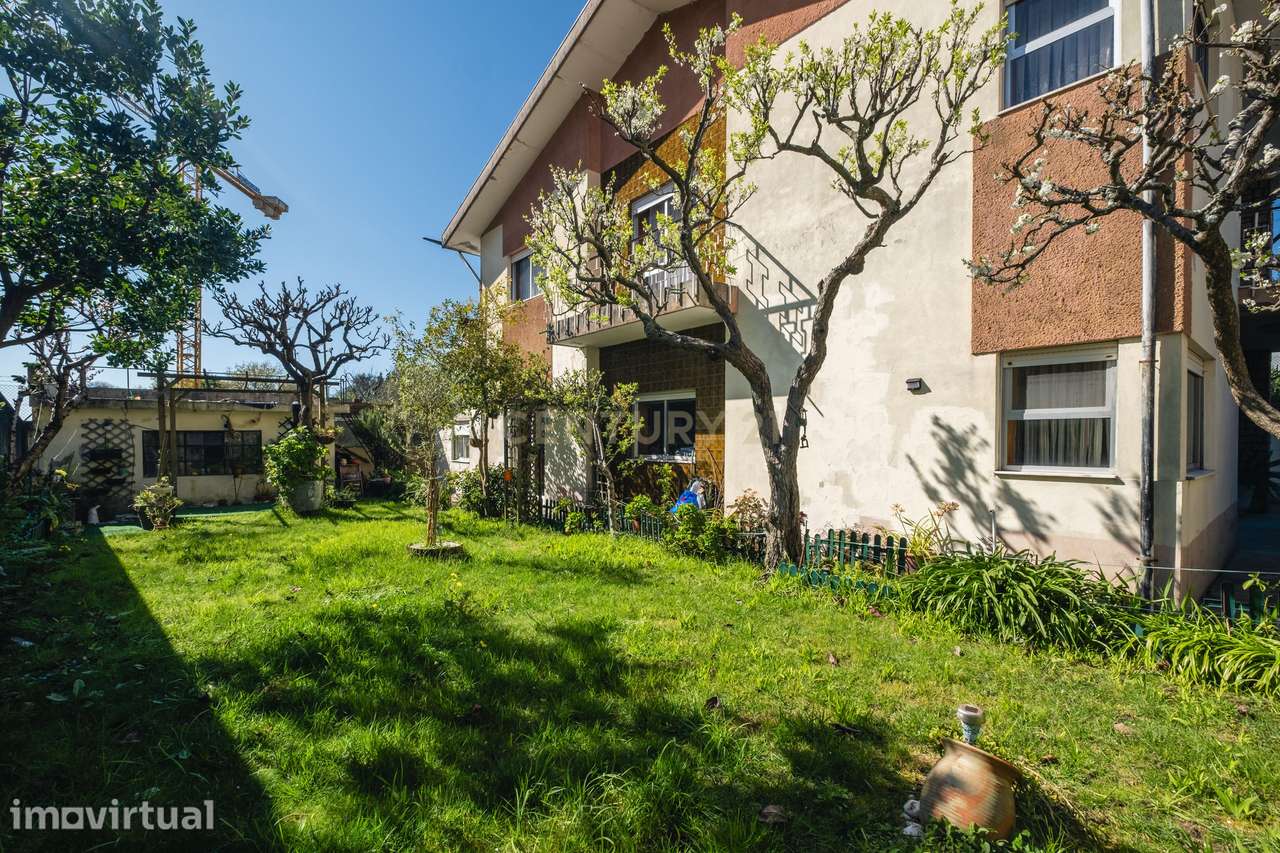 MORADIA BI-FAMILIAR OU TERRENO PARA CONSTRUÇÃO DE UM PRÉDIO HABITACION - Grande imagem: 4/60