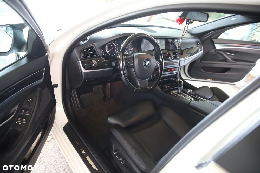 BMW Seria 5 525d xDrive - 21
