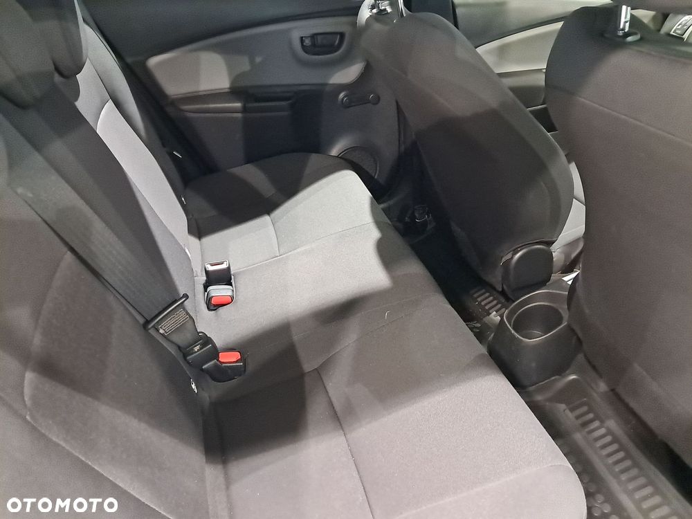 Toyota Yaris - 10