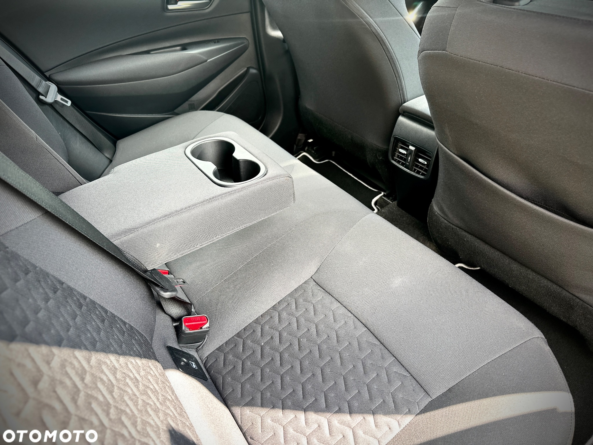 Toyota Corolla 1.8 Hybrid Comfort - 33