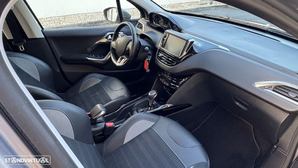 Peugeot 2008 1.2 PureTech Allure EAT6 - 22