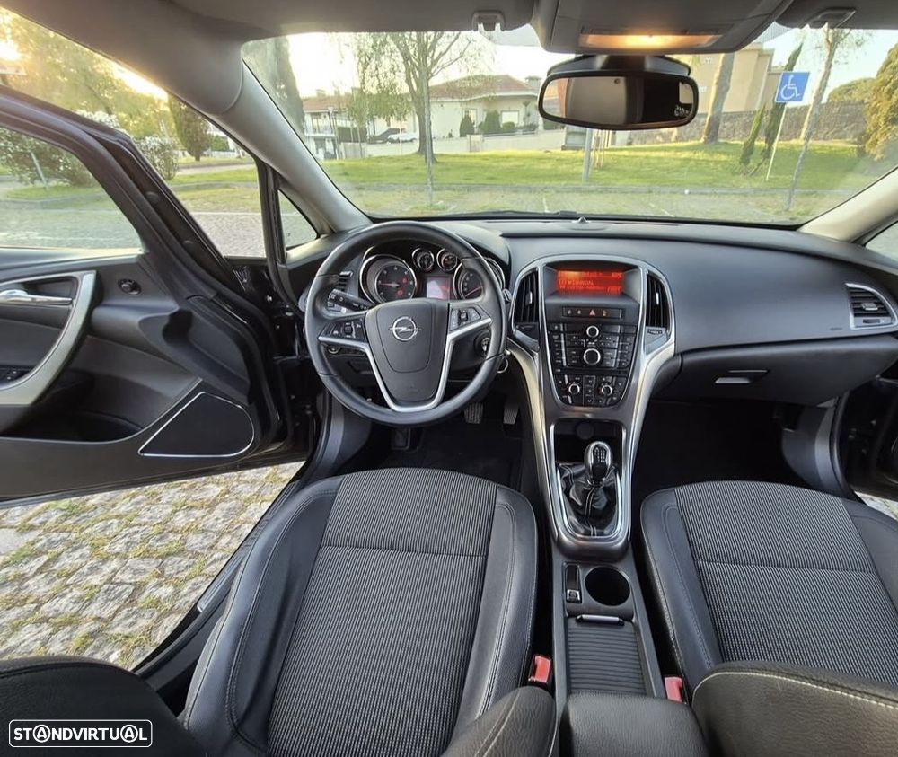 Opel Astra 1.9 CDTi Cosmo - 4