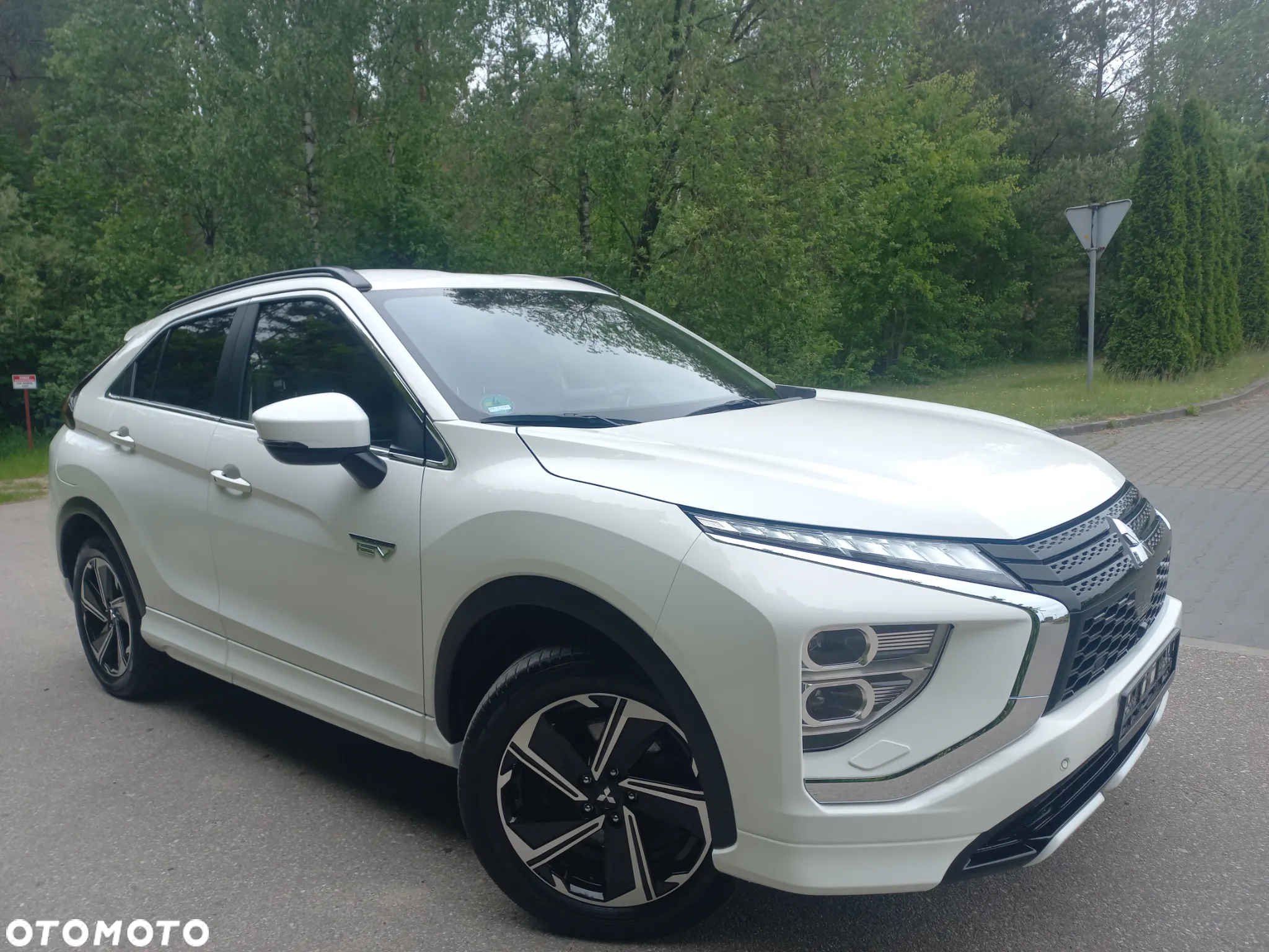 Mitsubishi Eclipse Cross Plug-In Hybrid 4WD Basis - 19