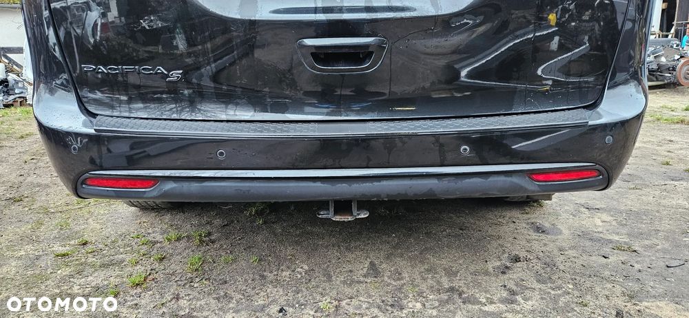 Chrysler Pacifica Touring Plus 2016- Wersja S Kompletny tył Klapa bagażnika Zderzak tył pod PDC czujniki parkowania Martwe pola Lampa prawa lewa LED CAŁY TYŁ kolor  PXR - 4