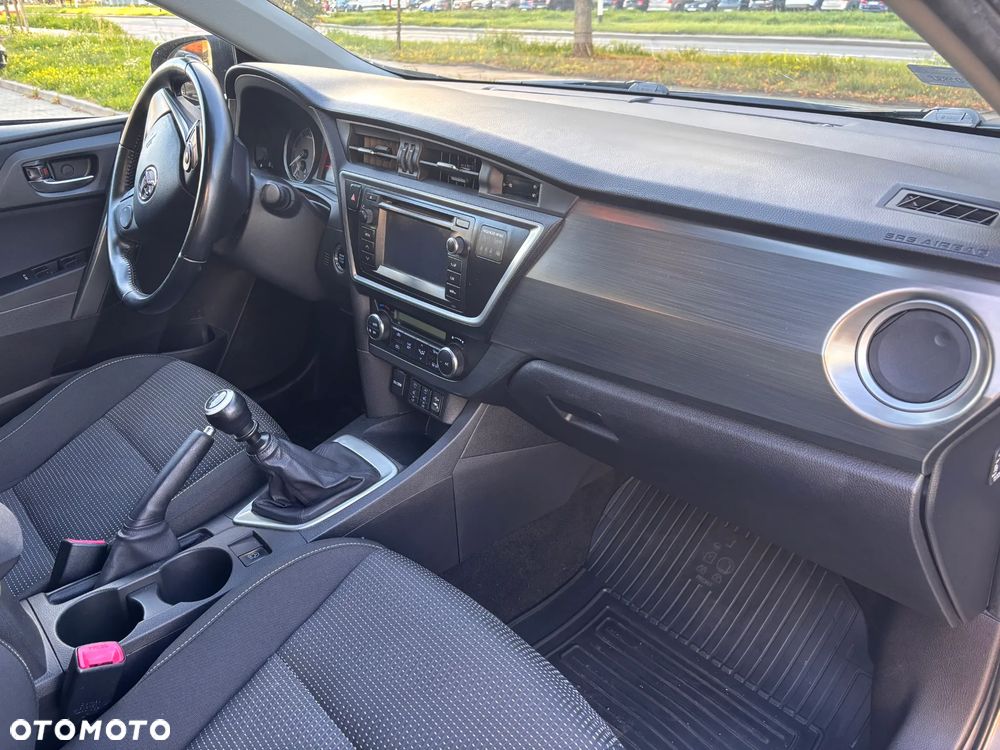 Toyota Auris 2.0 D-4D Executive - 19