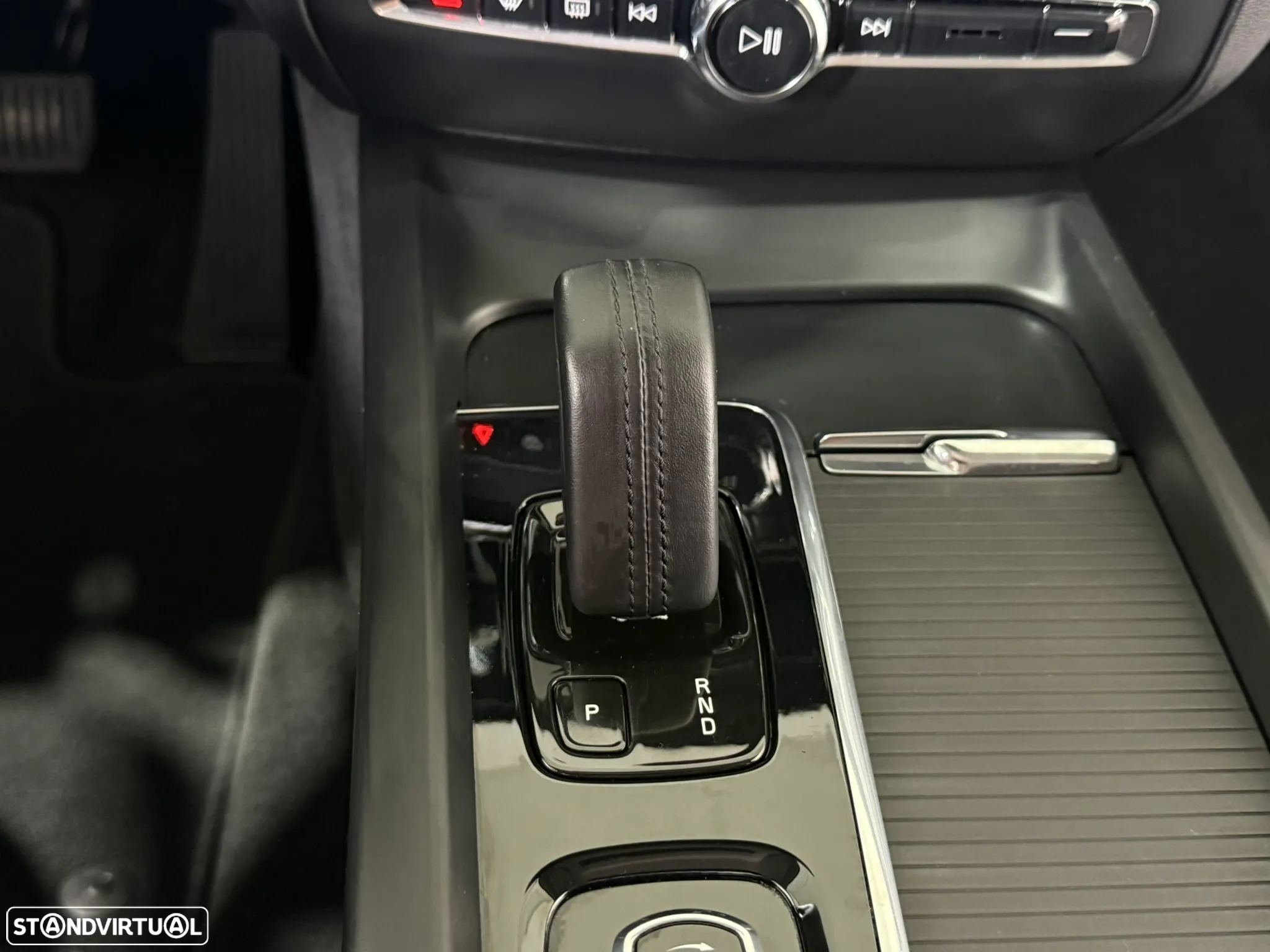 Volvo V60 2.0 B4 Momentum Geartronic - 30