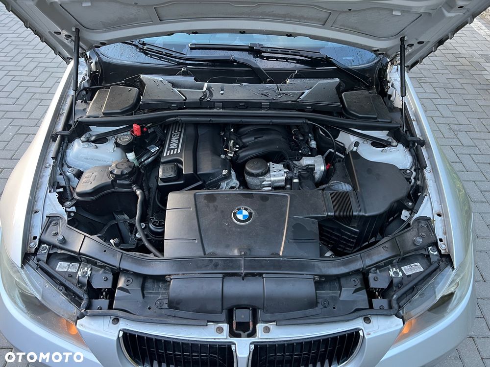 BMW Seria 3 318i - 9