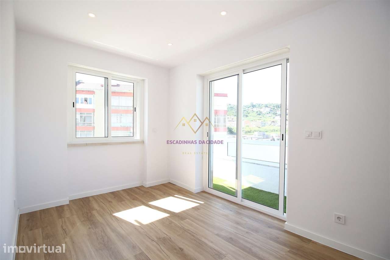 T1 Totalmente Renovado com Varanda em Odivelas - Pronto a Habitar - Grande imagem: 2/24