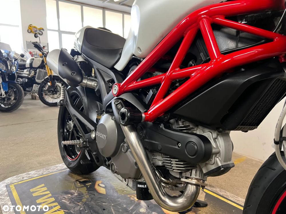 Ducati Monster - 10